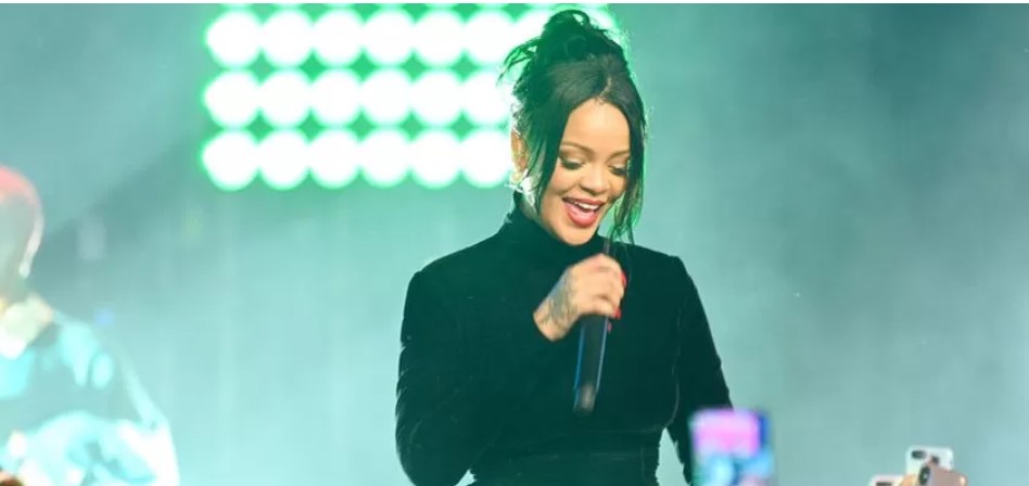 Rihanna: Super Bowl half-time show to mark singer's live return - BBC News